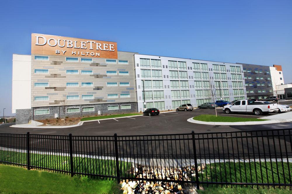 ホテル Doubletree By Hilton Omaha Southwest, Ne エクステリア 写真